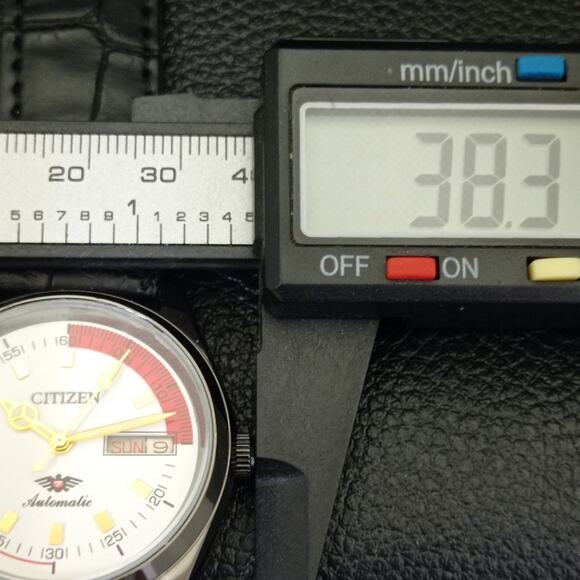 Vintage 1985 Citizen Automatic Mens Silver Watch W/daydate & Red accents - Picture 7 of 9